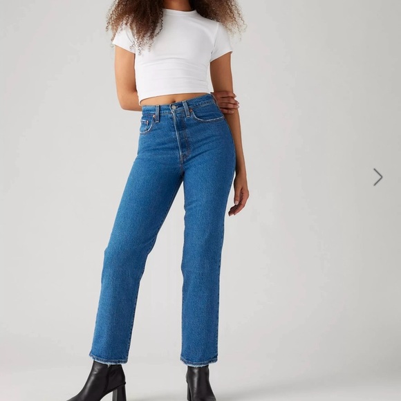 Levi’s Ribcage Straight Ankle Jeans Medium Wash - Picture 2 of 9